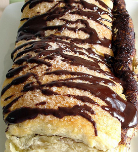 pao doce com recheio de chocolare